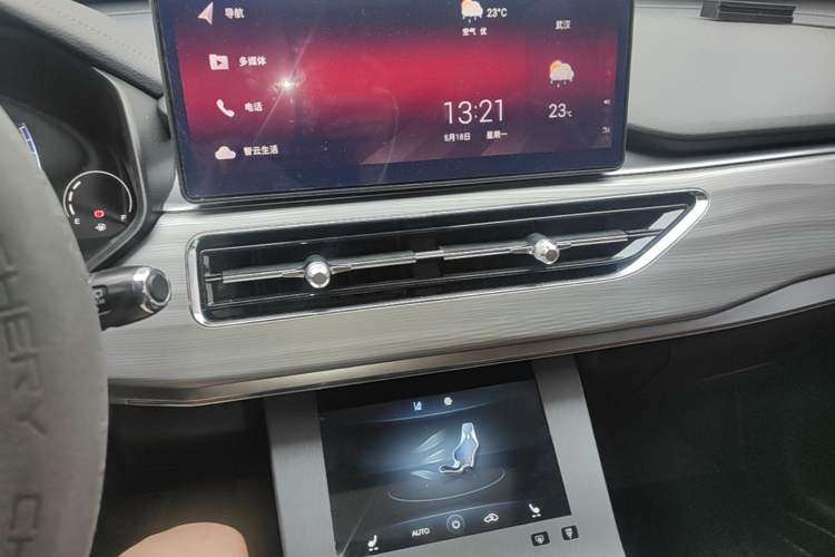 Used Chery Tiggo 8 2021 Kunpeng Edition 390TGDI Automatic Fuyao Version Audio And AC Panel