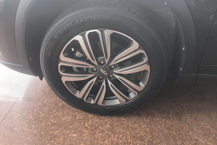 Used Chery Tiggo 8 2021 Kunpeng Edition 390TGDI Automatic Zhanchi Version Left Front Wheel Hub