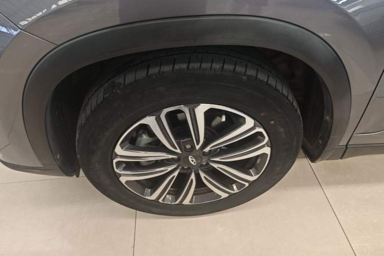 Used Chery Tiggo 8 2021 Kunpeng Edition 390TGDI Automatic Fuyao Version Left Front Wheel Hub
