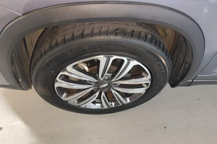 Used Chery Tiggo 8 2021 Kunpeng Edition 390TGDI Automatic Fuyao Version Left Front Wheel Hub