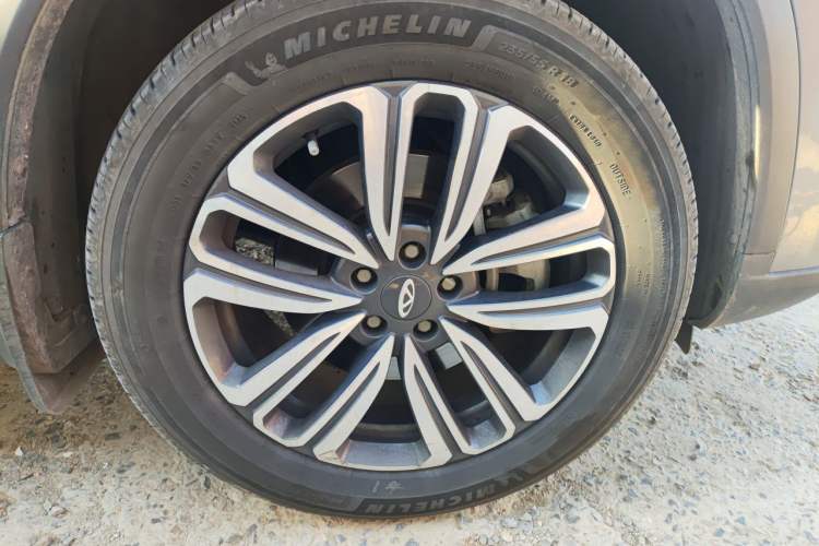 Used Chery Tiggo 8 2021 Kunpeng Edition 390TGDI Automatic Fuyao Version Right Front Wheel Hub