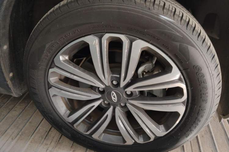 Used Chery Tiggo 8 2021 Kunpeng Edition 390TGDI Automatic Fuyao Version Right Front Wheel Hub