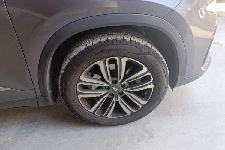 Used Chery Tiggo 8 2021 Kunpeng Edition 390TGDI Automatic Fuyao Version Right Front Wheel Hub