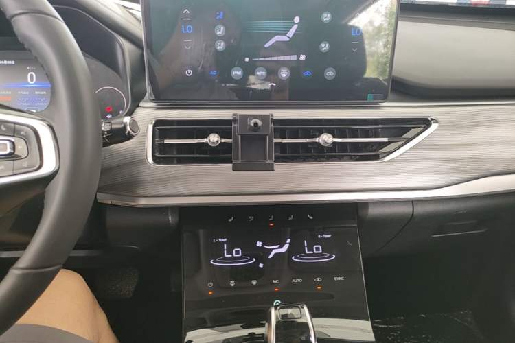 Used Chery Tiggo 8 2021 Kunpeng Edition 290TGDI Automatic Zhubfeng Version Audio And AC Panel