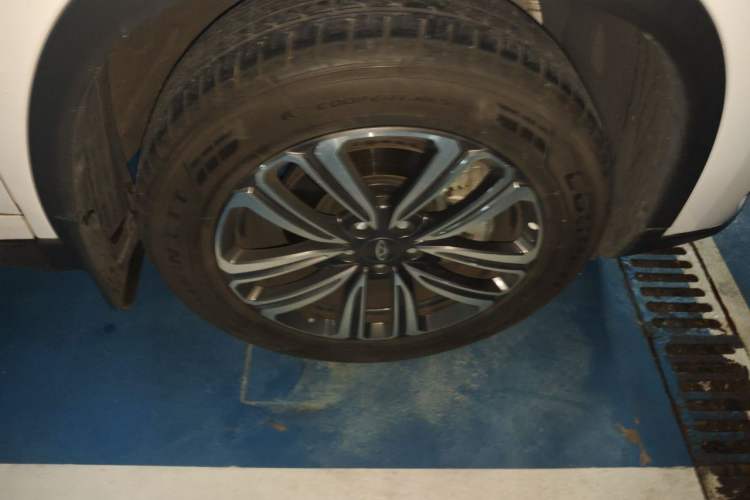 Used Chery Tiggo 8 2021 Kunpeng Edition 390TGDI Automatic Fuyao Version+ Right Front Wheel Hub