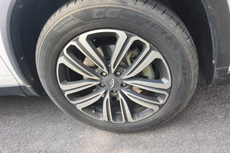 Used Chery Tiggo 8 2021 Kunpeng Edition 390TGDI Automatic Fuyao Version Right Front Wheel Hub