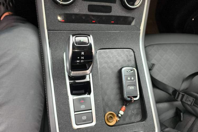 Used Chery Tiggo 8 2022 1.5 TCI Automatic Exclusive Edition 7-Seater Gear Lever