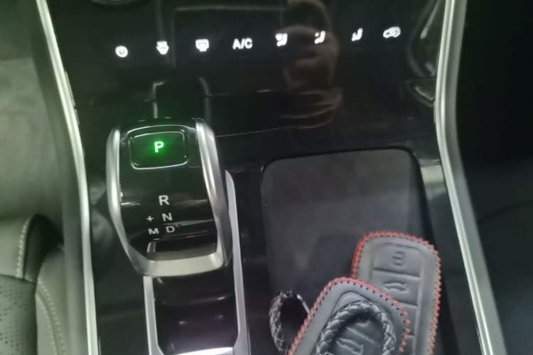 Used Chery Tiggo 8 2022 1.5 TCI Automatic Prestige Edition 7-Seater Gear Lever