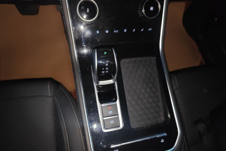 Used Chery Tiggo 8 2022 1.5 TCI Automatic Exclusive Edition 5 Seats Gear Lever