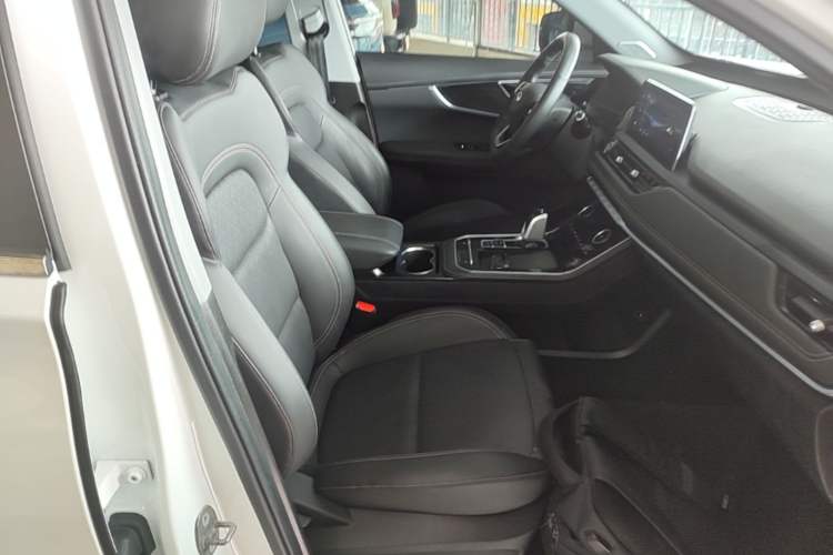 Used Chery Tiggo 8 2022 1.5 TCI Automatic Exclusive Edition 7-Seater Right Front Seat