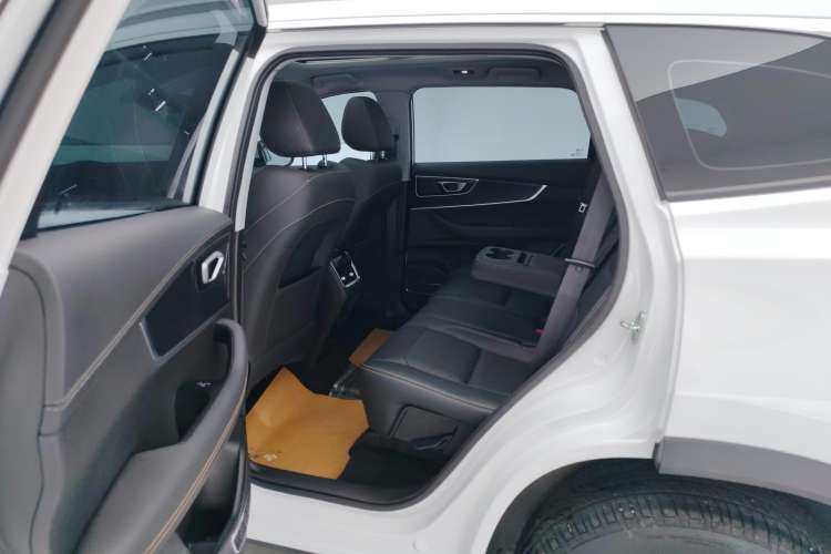 Used Chery Tiggo 8 2022 Revised Version 1.5 TCI Automatic New Dynamic Edition 5 Seats Right Rear Seat