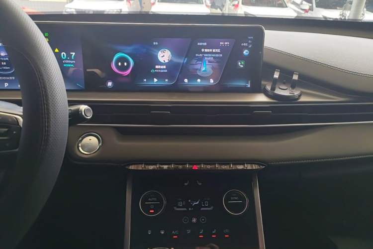 Used Chery Tiggo 8 2023 Kunpeng Edition 290TGDI Automatic Excellence Model Audio And AC Panel