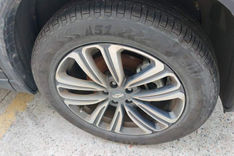 Used Chery Tiggo 8 2023 Kunpeng Edition 290TGDI Automatic Excellence Model Right Front Wheel Hub