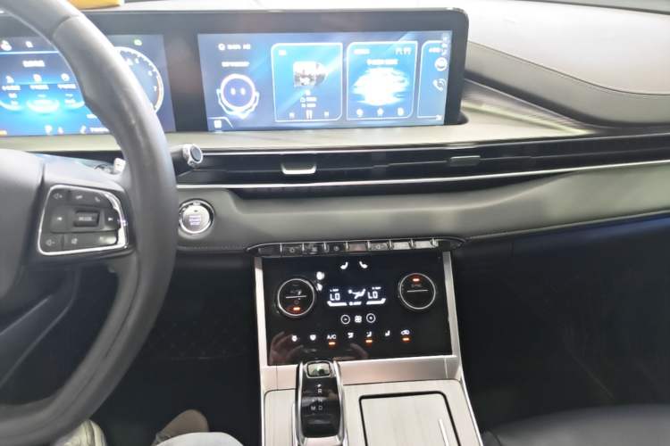 Used Chery Tiggo 8 2023 Kunpeng Edition 290TGDI Automatic Excellence Model Audio And AC Panel