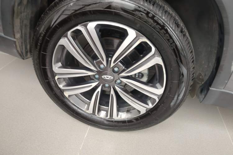 Used Chery Tiggo 8 2023 Kunpeng Edition 290TGDI Automatic Ultra-Enjoyment Version Right Rear Wheel Hub