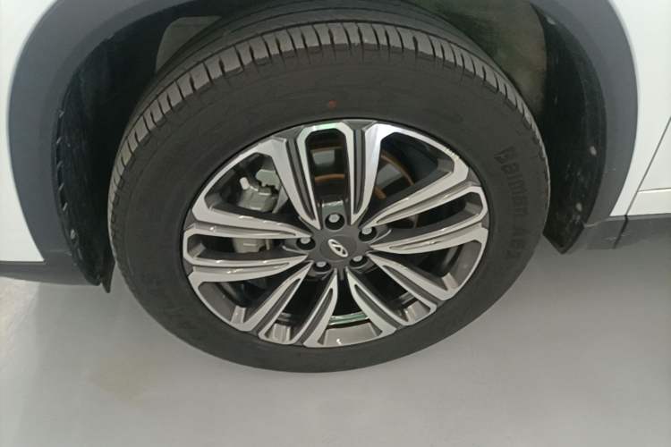 Used Chery Tiggo 8 2023 Kunpeng Edition 290TGDI Automatic Excellence Model Left Front Wheel Hub