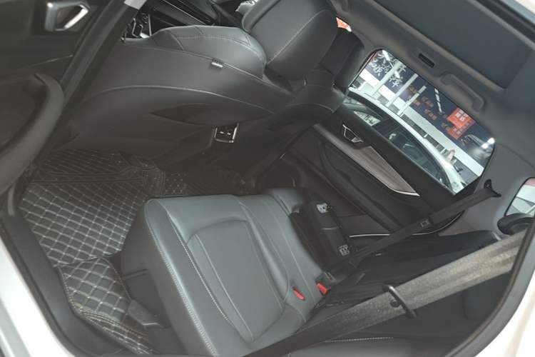 Used Chery Tiggo 8 2023 Kunpeng Edition 290TGDI Automatic Excellence Model Left Rear Seat