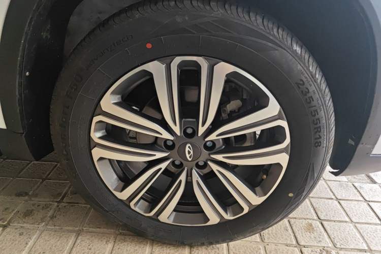 Used Chery Tiggo 8 2023 Kunpeng Edition 290TGDI Automatic Excellence Model Right Front Wheel Hub
