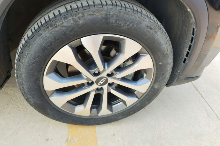 Used Chery Tiggo 8 2024 Honor Edition 230TCI Automatic Excellence Version 5 Seats Right Front Wheel Hub