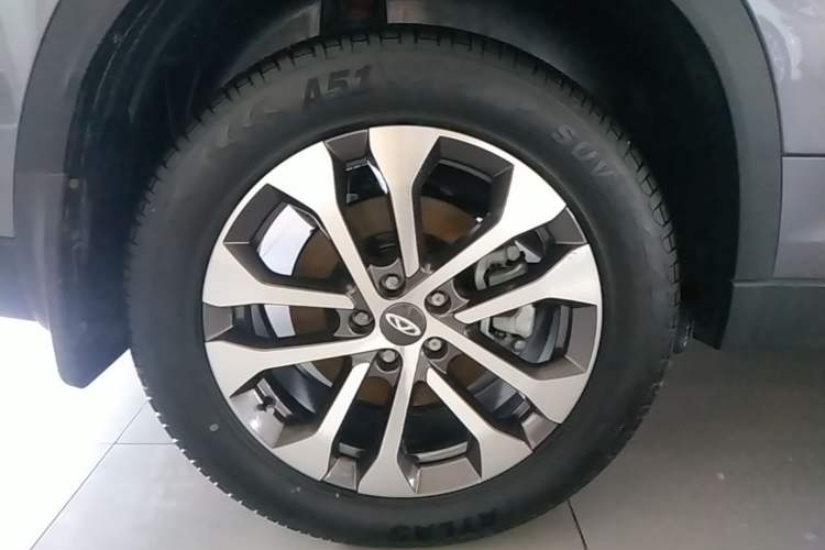 Used Chery Tiggo 8 2024 Honor Edition 230TCI Automatic Excellence Version 7 Seats Right Rear Wheel Hub