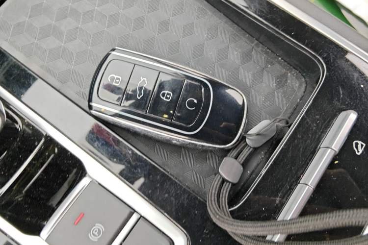 Used Chery Tiggo 8 2024 Honor Edition 230TCI Automatic Excellence Version 5 Seats Vehicle Key