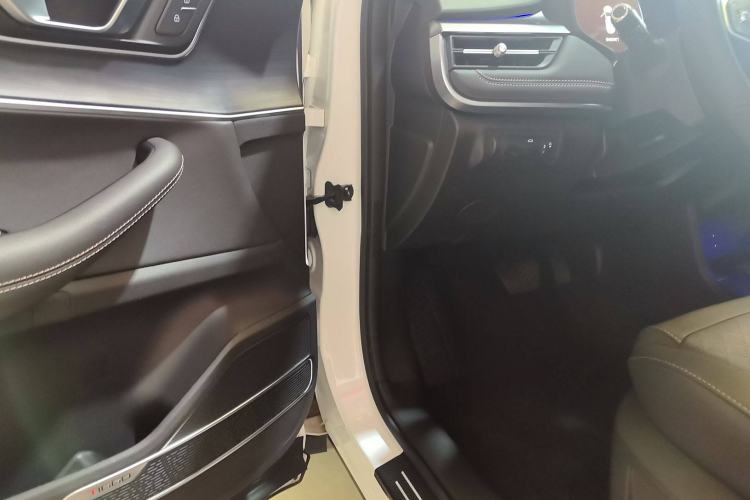 Used Chery Tiggo 8 2024 Honor Edition 230TCI Automatic Excellence Version 5 Seats Audio And AC Panel