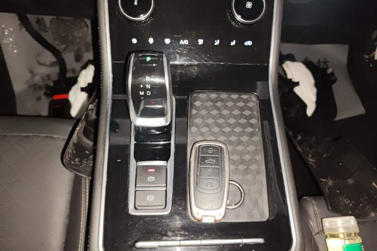 Used Chery Tiggo 8 2024 1.5 TCI Automatic New Dynamic 7-Seater Gear Lever