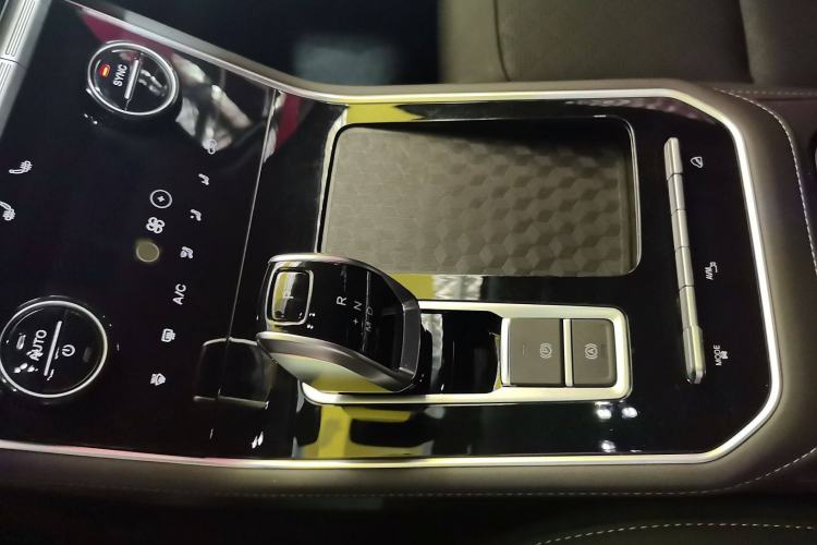 Used Chery Tiggo 8 2024 Honor Edition 230TCI Automatic Excellence Version 5 Seats Gear Lever