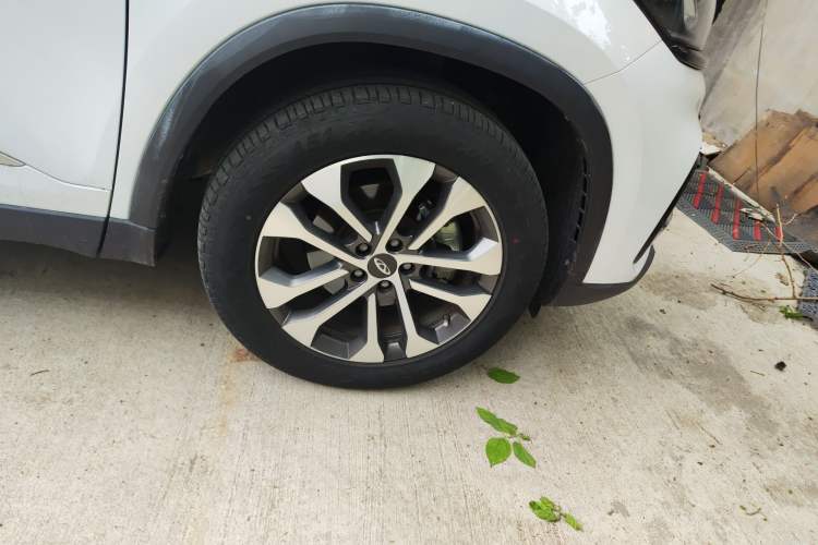 Used Chery Tiggo 8 2024 Honor Edition 230TCI Automatic Excellence Version 5 Seats Right Front Wheel Hub