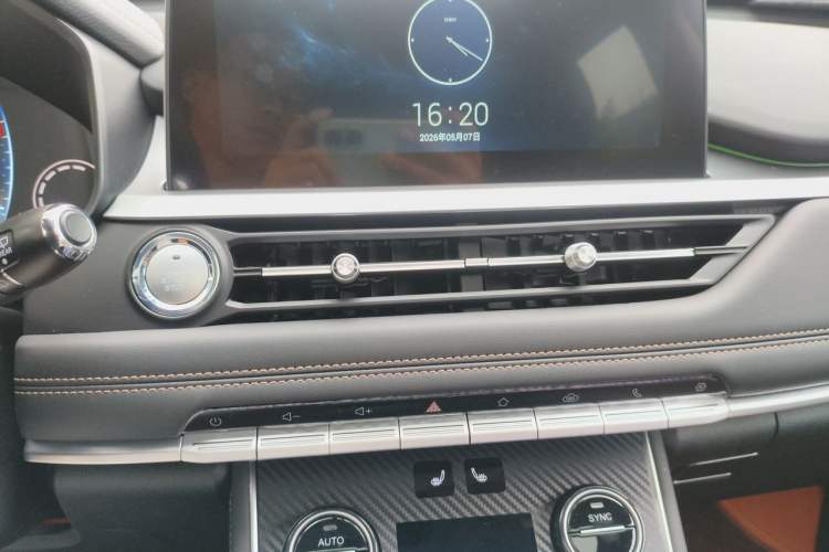 Used Chery Tiggo 8 2025 Excellence Edition 230 TCI Automatic Luxury Version 5 Seats Audio And AC Panel