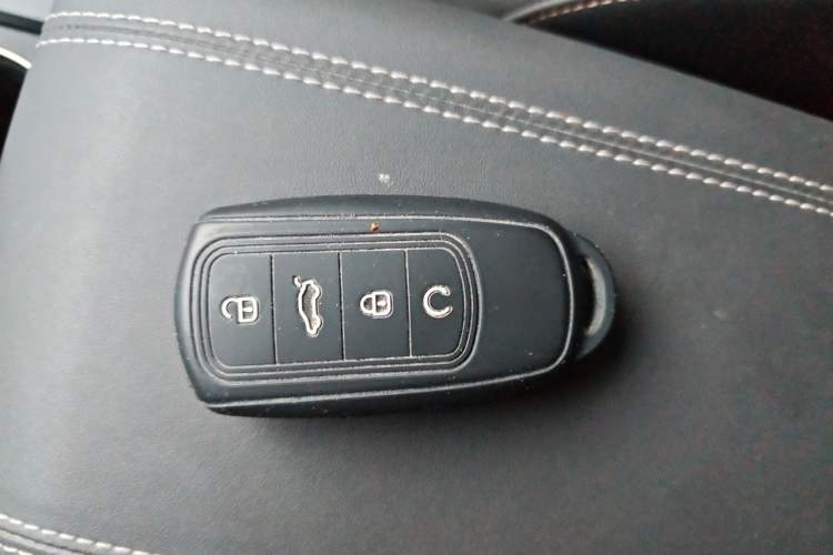 Used Chery Tiggo 8 2025 Excellence Edition 230 TCI Automatic Luxury Version 5 Seats Vehicle Key
