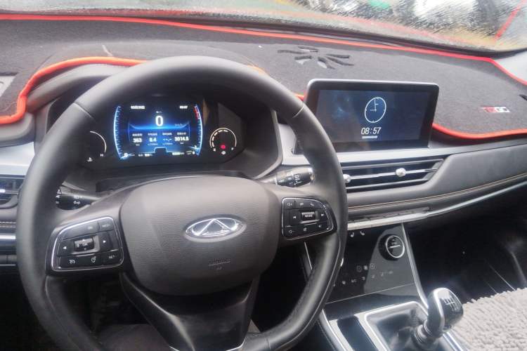 Used Chery Tiggo 8 2025 Excellence Edition 230 TCI Manual Comfort Version 7 Seats Center Console