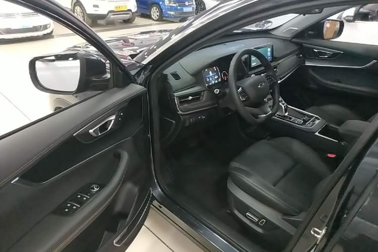 Used Chery Tiggo 8 2025 Excellence Edition 230 TCI Automatic Luxury Version 5 Seats Driver Seat