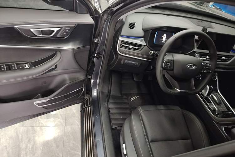 Used Chery Tiggo 8 2025 Excellence Edition 230 TCI Automatic Luxury Version 5 Seats Driver Seat