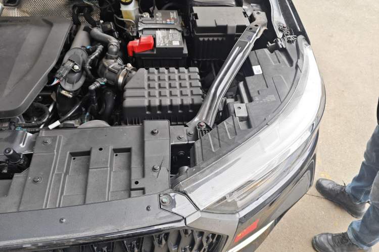 Used Chery Tiggo 8 2025 Excellence Edition 230 TCI Automatic Luxury Version 5 Seats Engine Bay Left