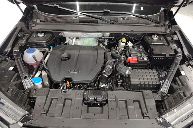 Used Chery Tiggo 8 2025 Excellence Edition 230 TCI Automatic Luxury Version 5 Seats Engine Bay