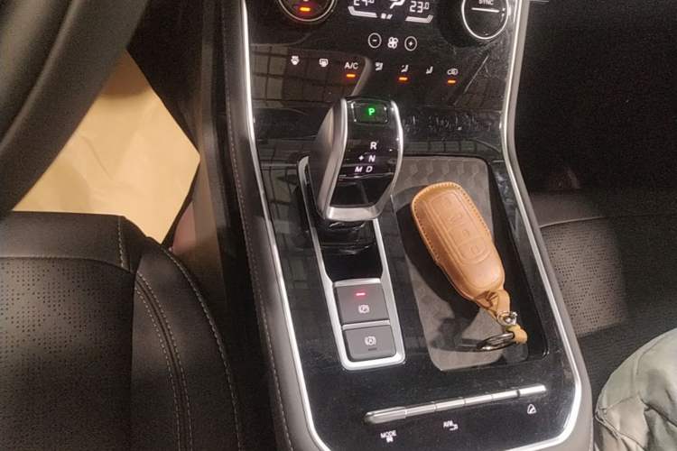 Used Chery Tiggo 8 2025 Excellence Version 230 TCI Automatic Luxury Edition 7 Seats Gear Lever