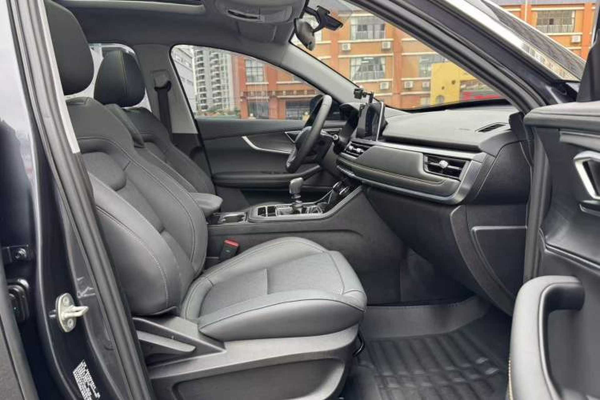 Used Chery Tiggo 8 2025 Excellence Version 230 TCI Manual Comfort Edition 5 Seats Interior 4