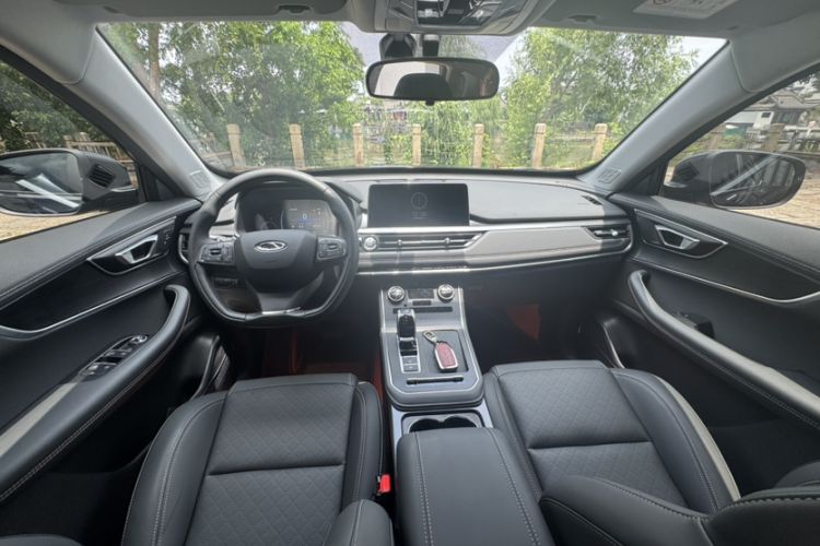 Used Chery Tiggo 8 2025 Excellence Edition 230 TCI Automatic Luxury Version 5 Seats Interior 5