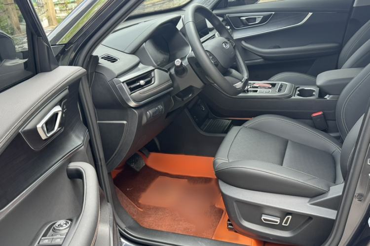 Used Chery Tiggo 8 2025 Excellence Edition 230 TCI Automatic Luxury Version 5 Seats Interior 8