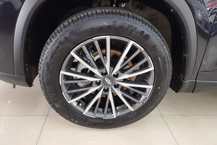 Used Chery Tiggo 8 2025 Excellence Version 230 TCI Manual Comfort Edition 5 Seats Left Front Wheel Hub