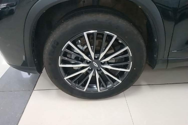 Used Chery Tiggo 8 2025 Excellence Edition 230 TCI Automatic Luxury Version 5 Seats Left Front Wheel Hub