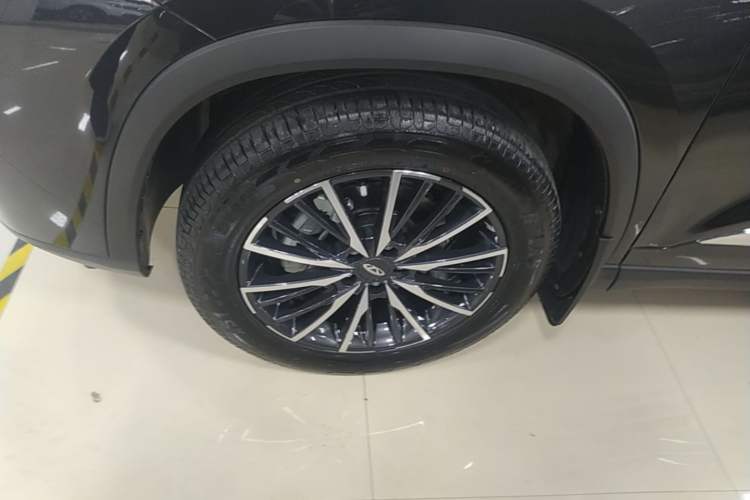 Used Chery Tiggo 8 2025 Excellence Version 230 TCI Automatic Luxury Edition 7 Seats Left Front Wheel Hub