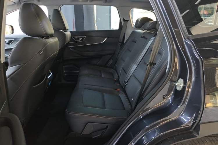 Used Chery Tiggo 8 2025 Excellence Edition 230 TCI Automatic Luxury Version 5 Seats Left Rear Seat