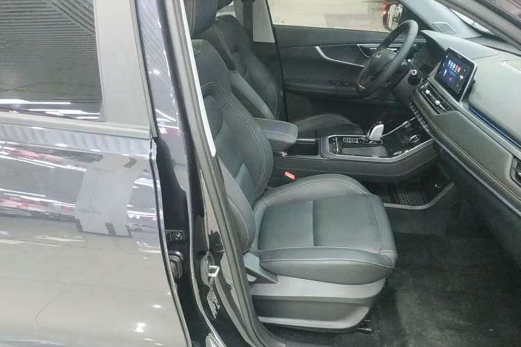 Used Chery Tiggo 8 2025 Excellence Edition 230 TCI Automatic Luxury Version 5 Seats Right Front Seat