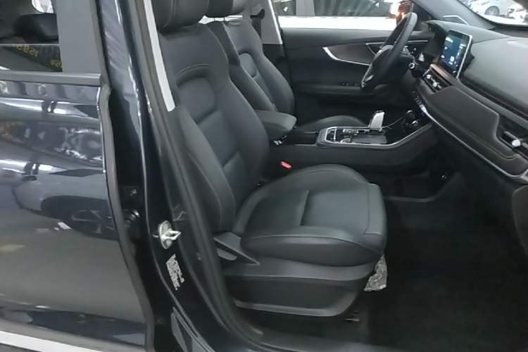 Used Chery Tiggo 8 2025 Excellence Edition 230 TCI Automatic Luxury Version 5 Seats Right Front Seat