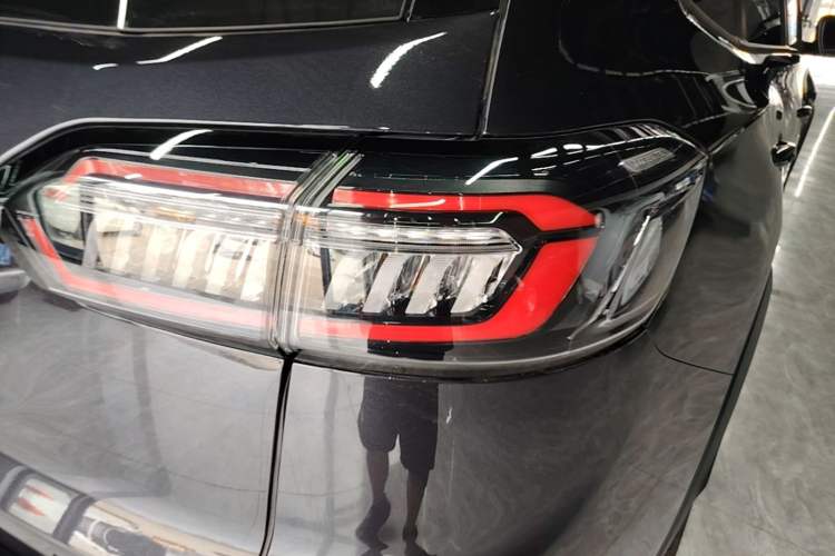 Used Chery Tiggo 8 2025 Excellence Edition 230 TCI Automatic Luxury Version 5 Seats Right Rear Taillight