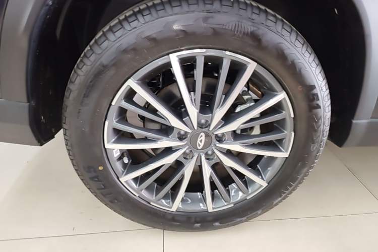 Used Chery Tiggo 8 2025 Excellence Version 230 TCI Manual Comfort Edition 5 Seats Right Rear Wheel Hub