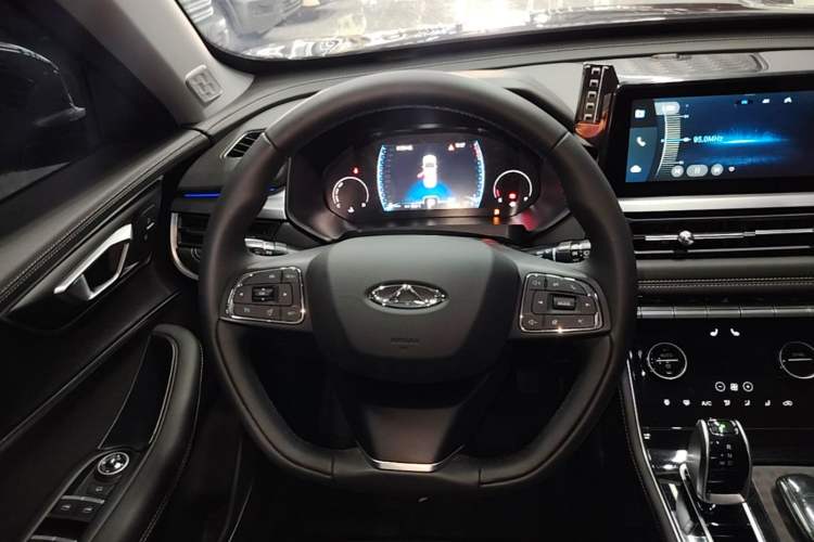 Used Chery Tiggo 8 2025 Excellence Edition 230 TCI Automatic Luxury Version 5 Seats Steering Wheel