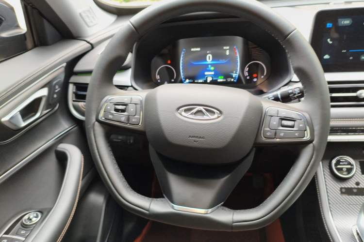 Used Chery Tiggo 8 2025 Excellence Edition 230 TCI Automatic Luxury Version 5 Seats Steering Wheel